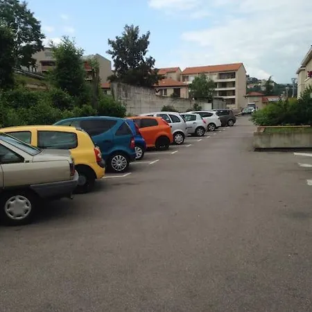 F 2 St Jean Parking Gratuit